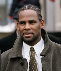 Chicago Woman Spends the Weekend in Jail after Snapping Photos of R Kelly in Court