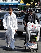 Nick Cannon grocery shopping at Ralphâ€™s