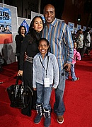 Barry Bonds and his family at the â€œCollege Roadtripâ€ movie premiere