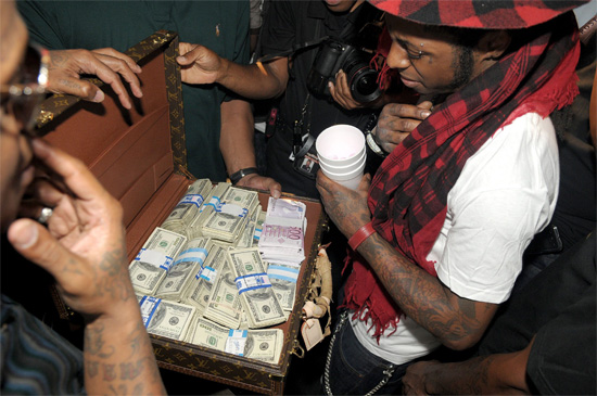 Lil Wayne opens his birthday gift - $1,000,000