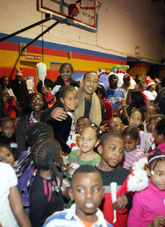 Ludacris, his daughter, and kids from the Mount Vernon Boys\' Club