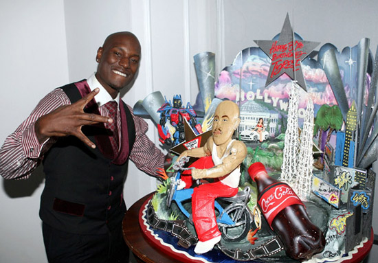 Tyrese and his birthday cake // Tyrese\'s 30th Birthday at Boulevard 3