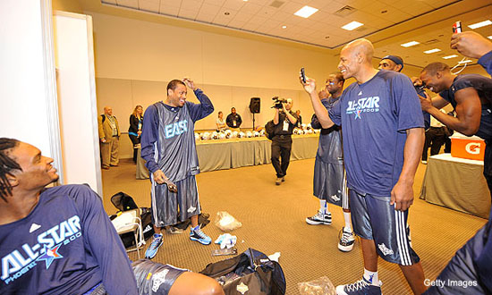 Allen Iverson's new look // He cut his hair! (February 2009)