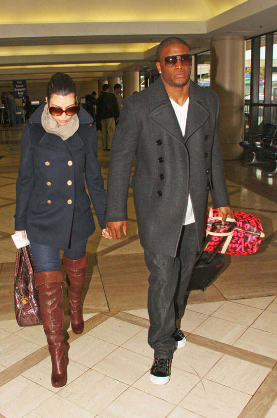 Kim Kardashian & Reggie Bush // Leaving LAX (02.13.09)