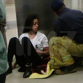 Solange Knowles passed out at the airport in New York
