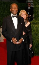 Sidney Poitier & Joanna Shimkus // 2009 Vanity Fair Oscar Party (Red Carpet)