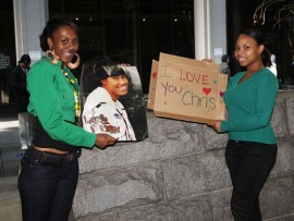 Chris Brown Fans outside of LA Superior Court // Chris Brown\'s Arraignment (Mar. 5th 2009)