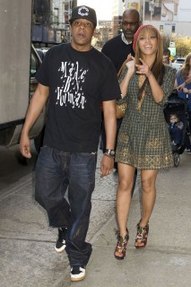 Beyonce & Jay-Z in NYC (Apr. 18th 2009)