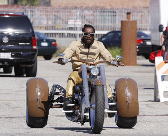 Will.i.am on the set of new Black Eyed Peas music video (Apr. 18th 2009)