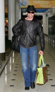 Hugh Jackman arriving in Australia via Sydney International Airport (Apr. 7th 2009)