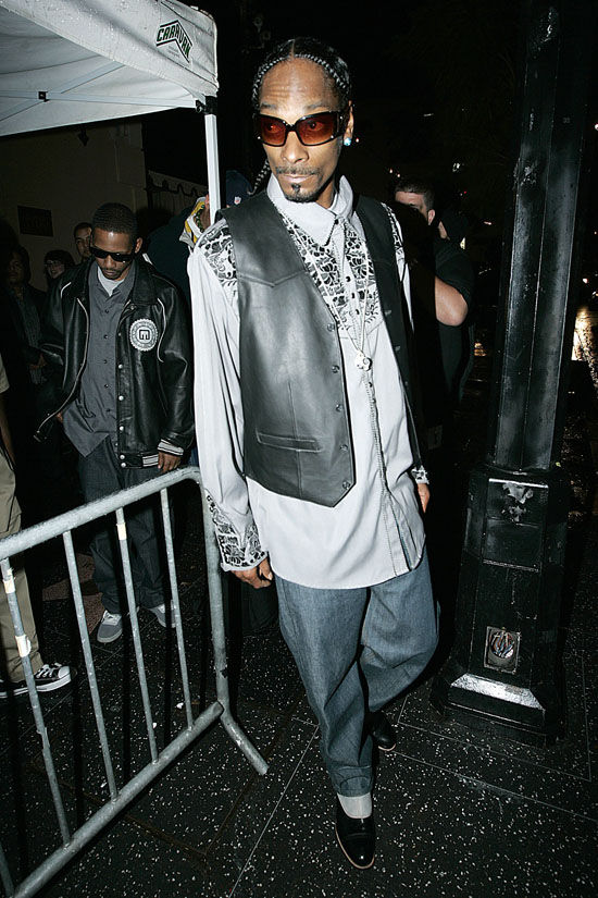 Snoop Dogg leaving the Avalon in Hollywood (Apr. 7th 2009)