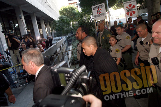 Chris Brown arrives at LA court for his arraignment (Apr. 6th 2009)