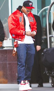 Chris Brown leaving Sofitel hotel in LA (Apr. 16th 2009)