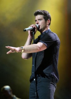 Robin Thicke in concert (New York City - Apr. 10th 2009)