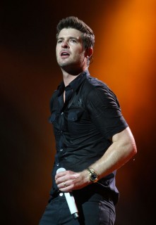 Robin Thicke in concert (New York City - Apr. 10th 2009)