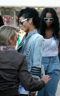Rihanna shopping at the Bape store in LA (Apr. 17th 2009)
