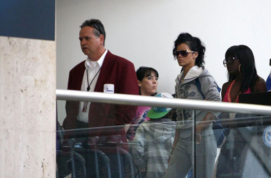 Rihanna at LAX Airport (Apr. 12th 2009)