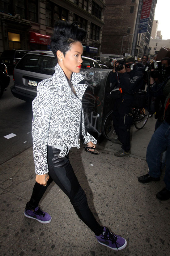 Rihanna out & about in NYC (May 18th 2009)