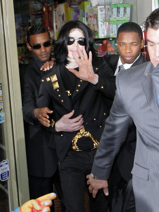 Michael Jackson leaving Tom's Toys in Beverly Hills (May 15th 2009)