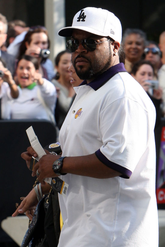 Ice Cube arriving at Staples Center in Los Angeles for the Lakers/Nuggets game (May 27th 2009)