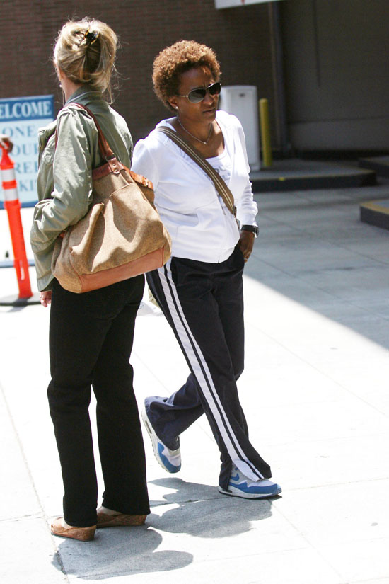 Wanda Sykes arriving at Staples Center in Los Angeles for the Lakers/Nuggets game (May 27th 2009)