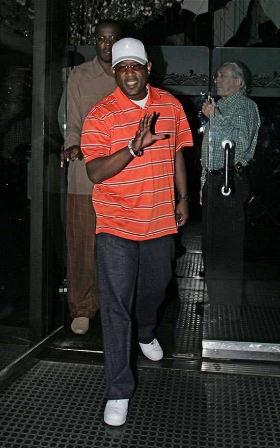 Martin Lawrence leaving Mr. Chow's in LA (May 5th 2009)