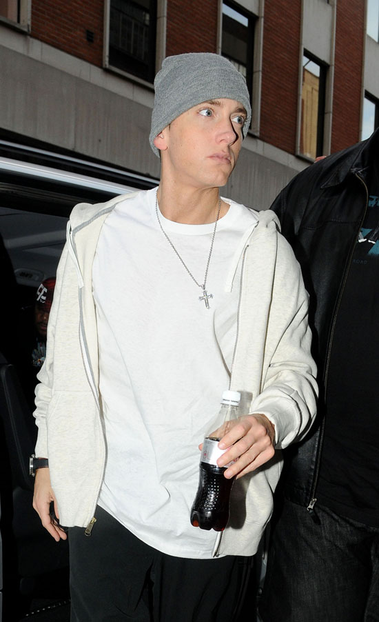 Eminem on his way to a London recording studio (May 12th 2009)