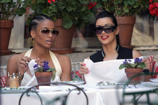 Ciara & Kim Kardashian at the Ivy in Beverly Hills (May 14th 2009)