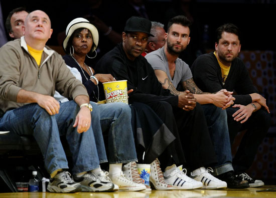 Pauletta & Denzel Washington and Adam Levine at Lakers/Nuggets Playoff game in Los Angeles (May 27th 2009)