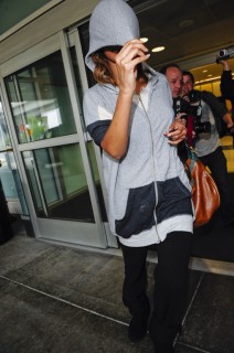 Beyonce leaving JFK Airport in NYC (June 10th 2009)
