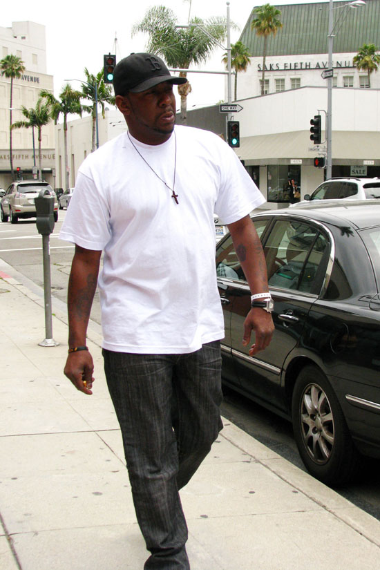 Bobby Brown on Bedford Dr. in Beverly Hills (June 9th 2009)
