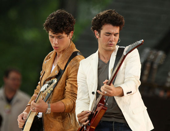 Nick & Kevin Jonas of The Jonas Brothers The Jonas Brothers // ABC\'s Good Morning America (June 12th 2009)