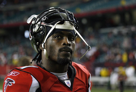 Atlanta Falcons quarterback Michael Vick warms-up prior to the Falcons game  against the Washington Redskins, at Fed Ex field in Largo, Maryland on  December 3, 2006. (UPI Photo/Kevin Dietsch Stock Photo 