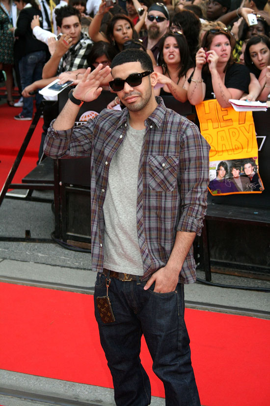 Drake // 2009 MuchMusic Awards (Red Carpet)
