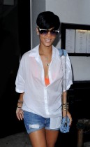 Rihanna in New York City (June 29th 2009)