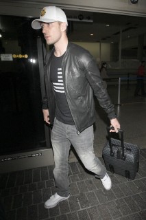 Justin Timberlake at LAX airport in Los Angeles (July 2nd 2009)