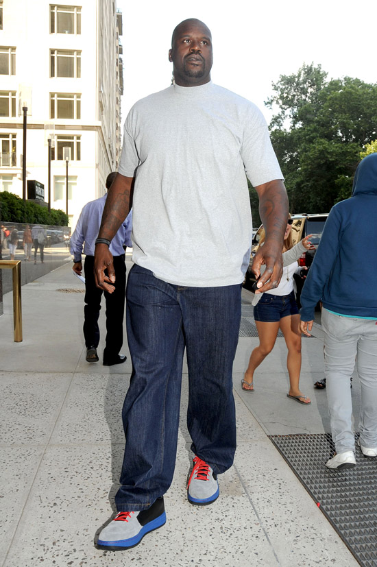 Shaquille O'Neal arriving at his Midtown Manhattan Hotel in NYC (June 29th 2009)