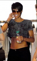Ciara shopping on Robertson Blvd. in Los Angeles (July 24th 2009)