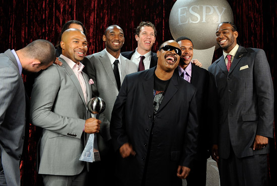 Stevie Wonder and members of the Los Angeles Lakers // 2009 ESPY Awards (Backstage)