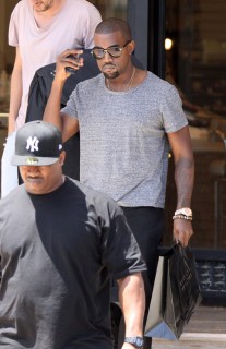 Kanye West shopping at Barney's in Beverly Hills (July 28th 2009)