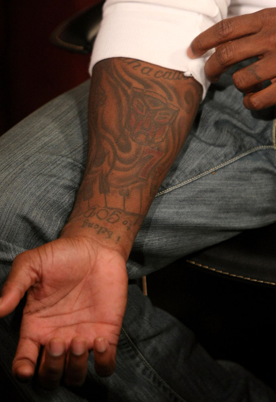 Tyrese\'s new Transformers tattoo // Fuse\'s \"No. 1 Countdown\" (July 2nd 2009)