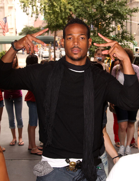 Marlon Wayans leaving his hotel in NYC (August 5th 2009)