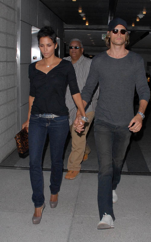 Halle Berry & Gabriel Aubry's date night in Los Angeles (August 6th 2009)