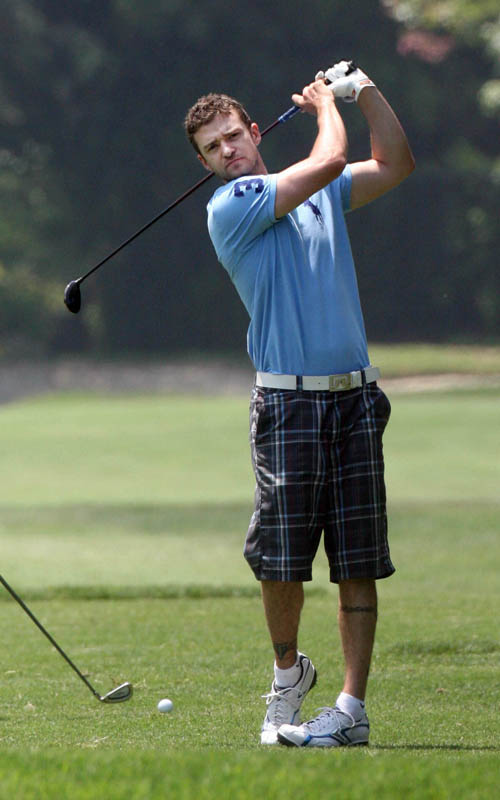 Justin Timberlake playing golf at Toluka Lake in Los Angeles, CA (August 16th 2009)