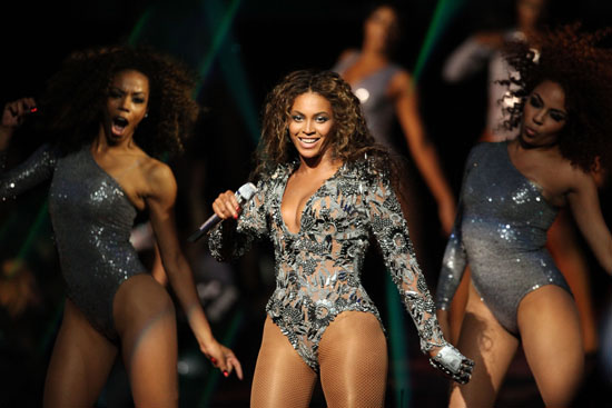 Beyonce performs "Single Ladies" at the 2009 MTV Video Music Awards
