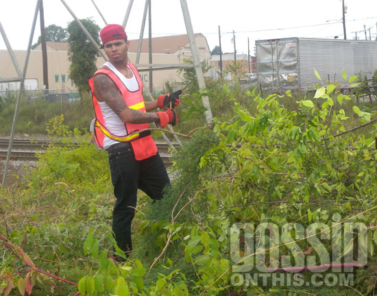 Chris Brown doing his community labor in Richmond, Virginia (September 16th 2009)