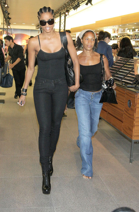Ciara shopping at the Mac Cosmetics store in Los Angeles (September 22nd 2009)
