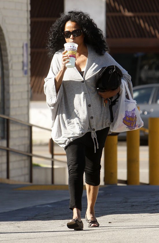 Diana Ross leaving Taco Bell in Los Angeles (September 6th 2009)