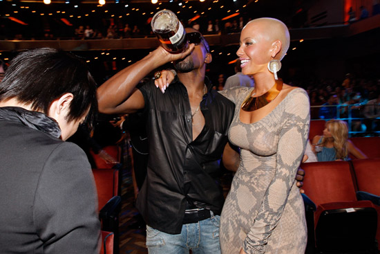 Kanye West, Amber Rose and Pete Wentz // 2009 MTV Video Music Awards (Audience Candids)
