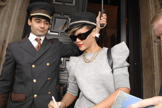 Rihanna leaving Hotel de Rome in Berlin, Germany (September 29th 2009)